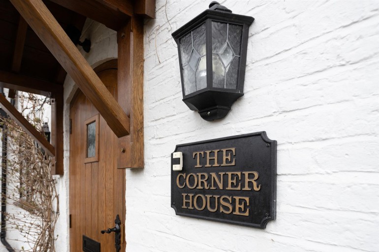 The Corner House, The Nook, Cosby