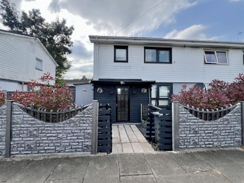 View Full Details for Holmwood Drive, Leicester